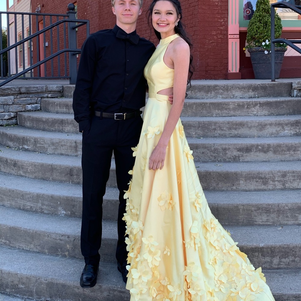 Yellow Size 2 Sherri Hill Prom/Hoco dress - Picture 4 of 7